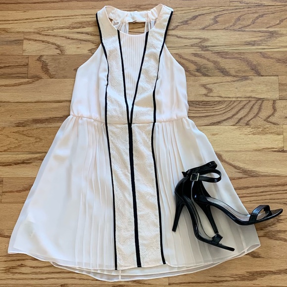 BCBGeneration Dresses & Skirts - BCBGeneration light pink dress